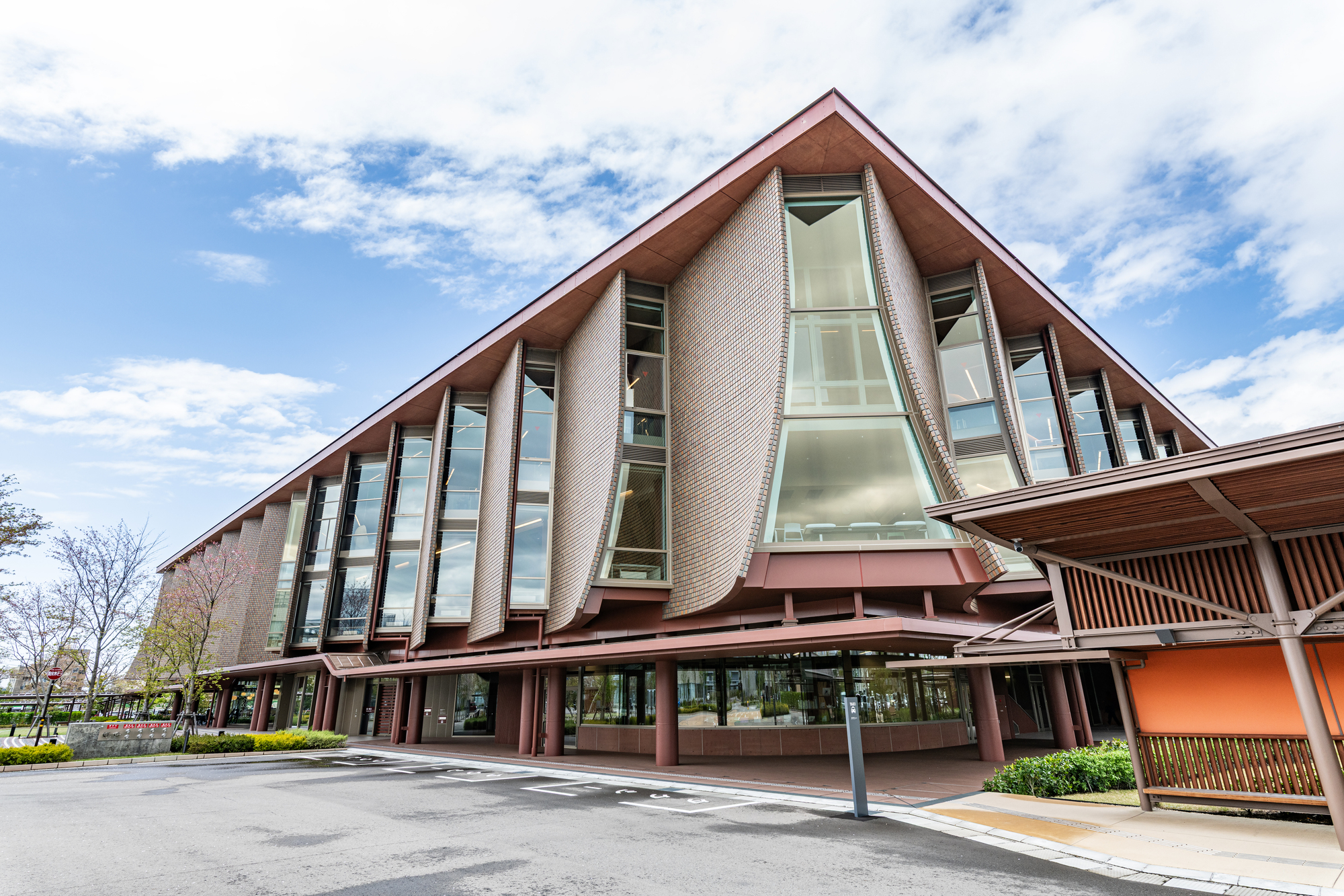 石川県立図書館